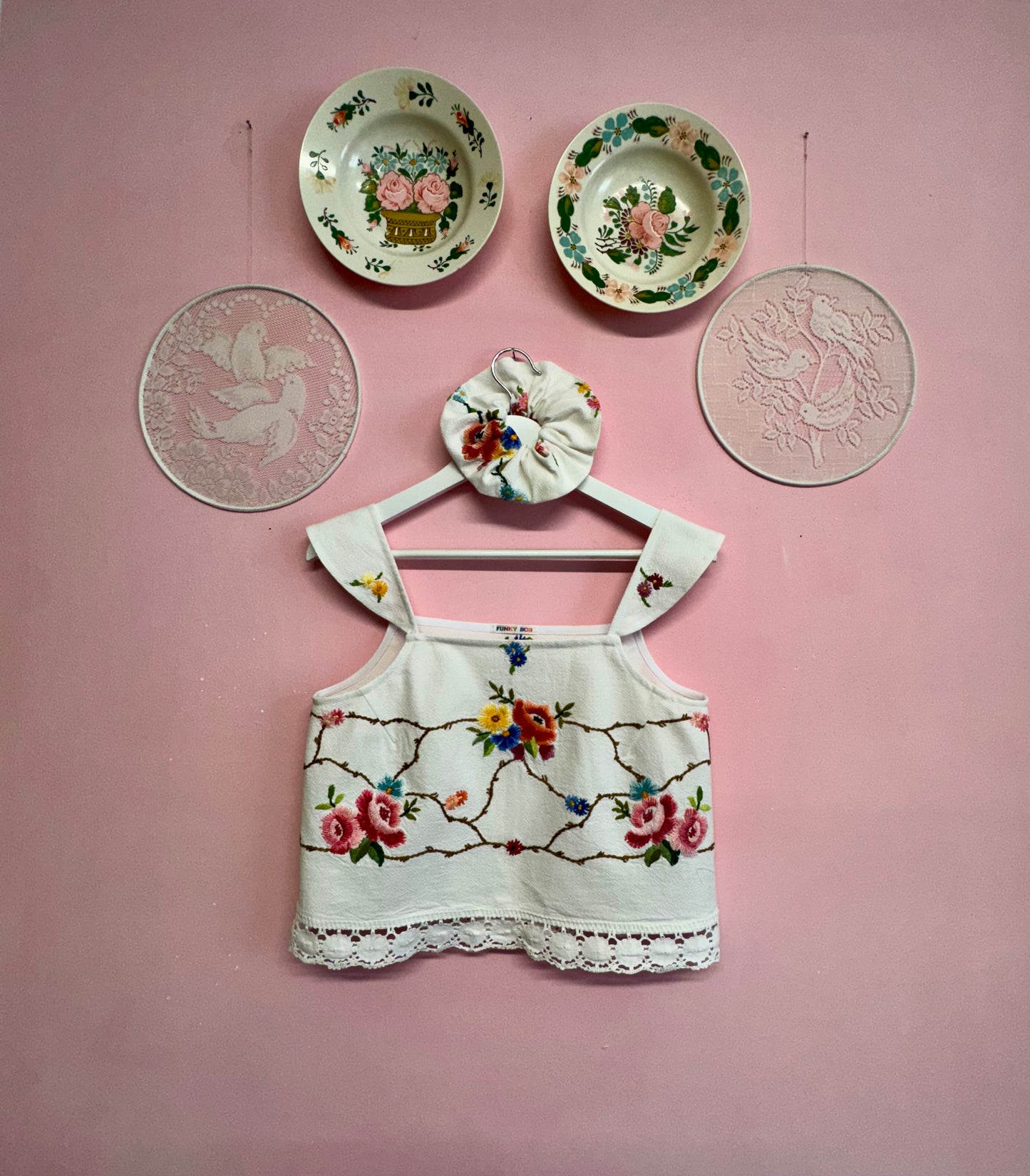 Embroidery top with scrunchie