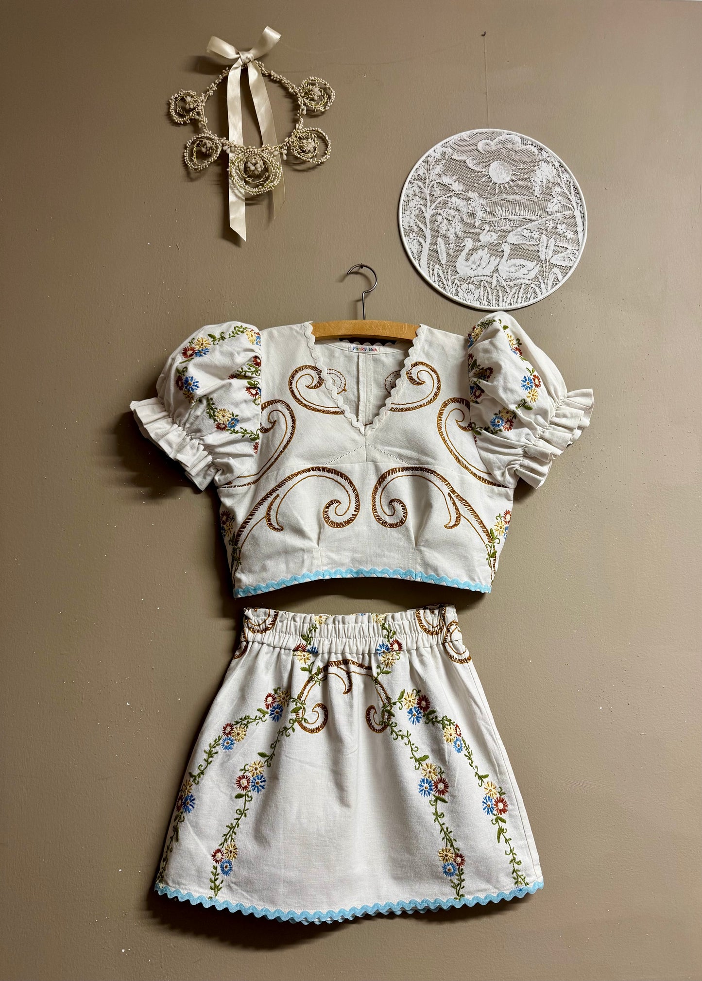 Twinset with embroidery