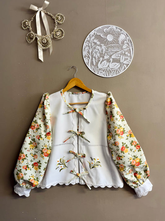 Blouse with flowers