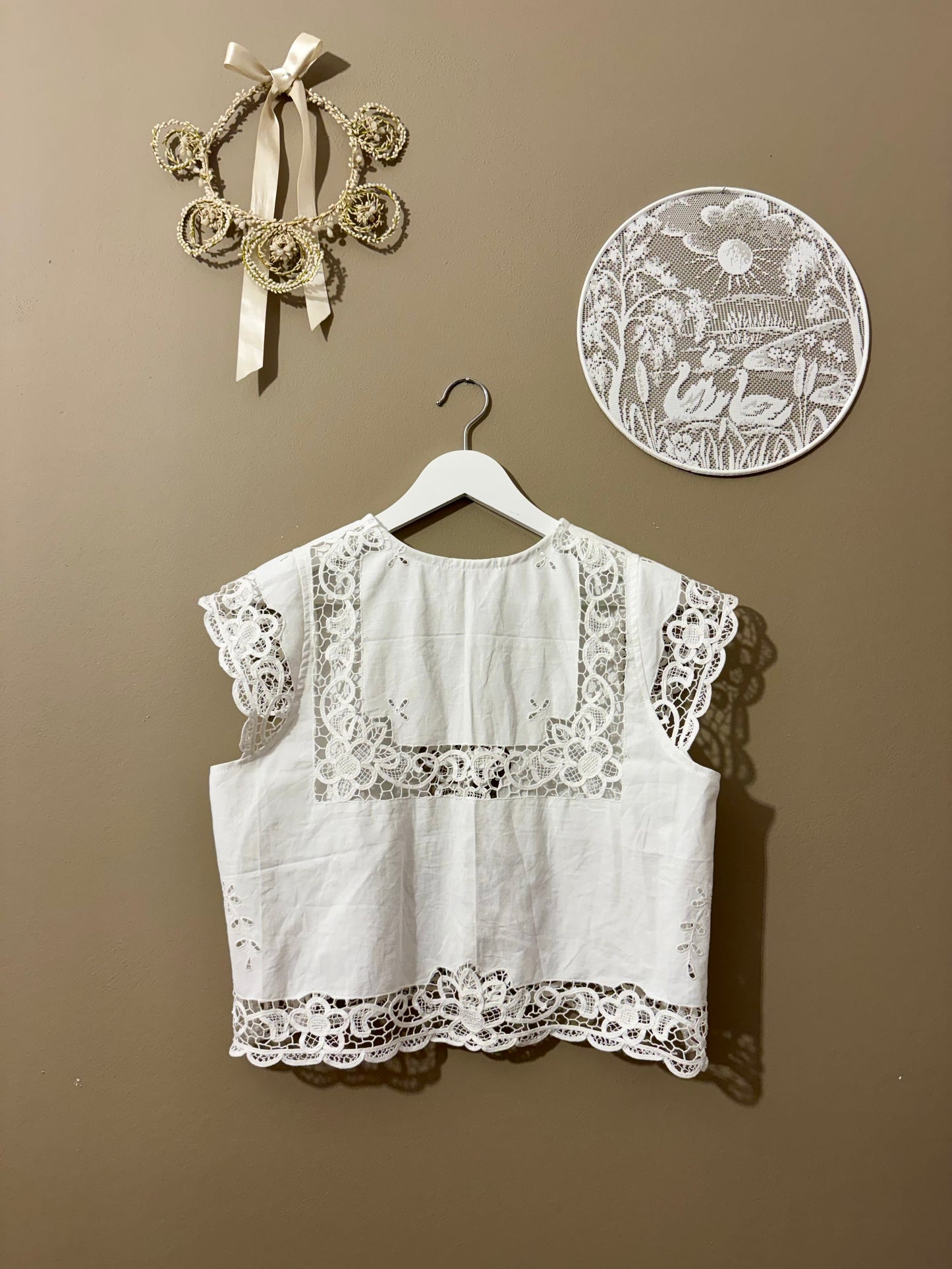 Blouse with delicate embroidery