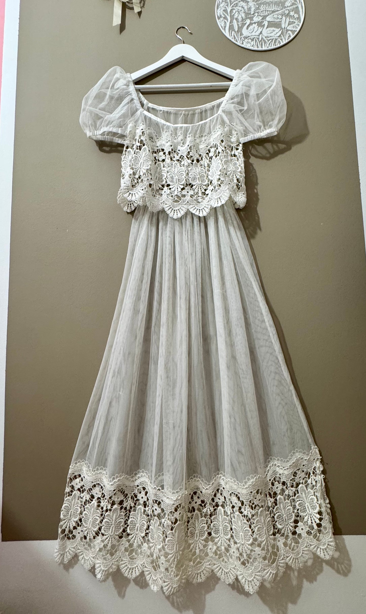Curtain embroidery twinset