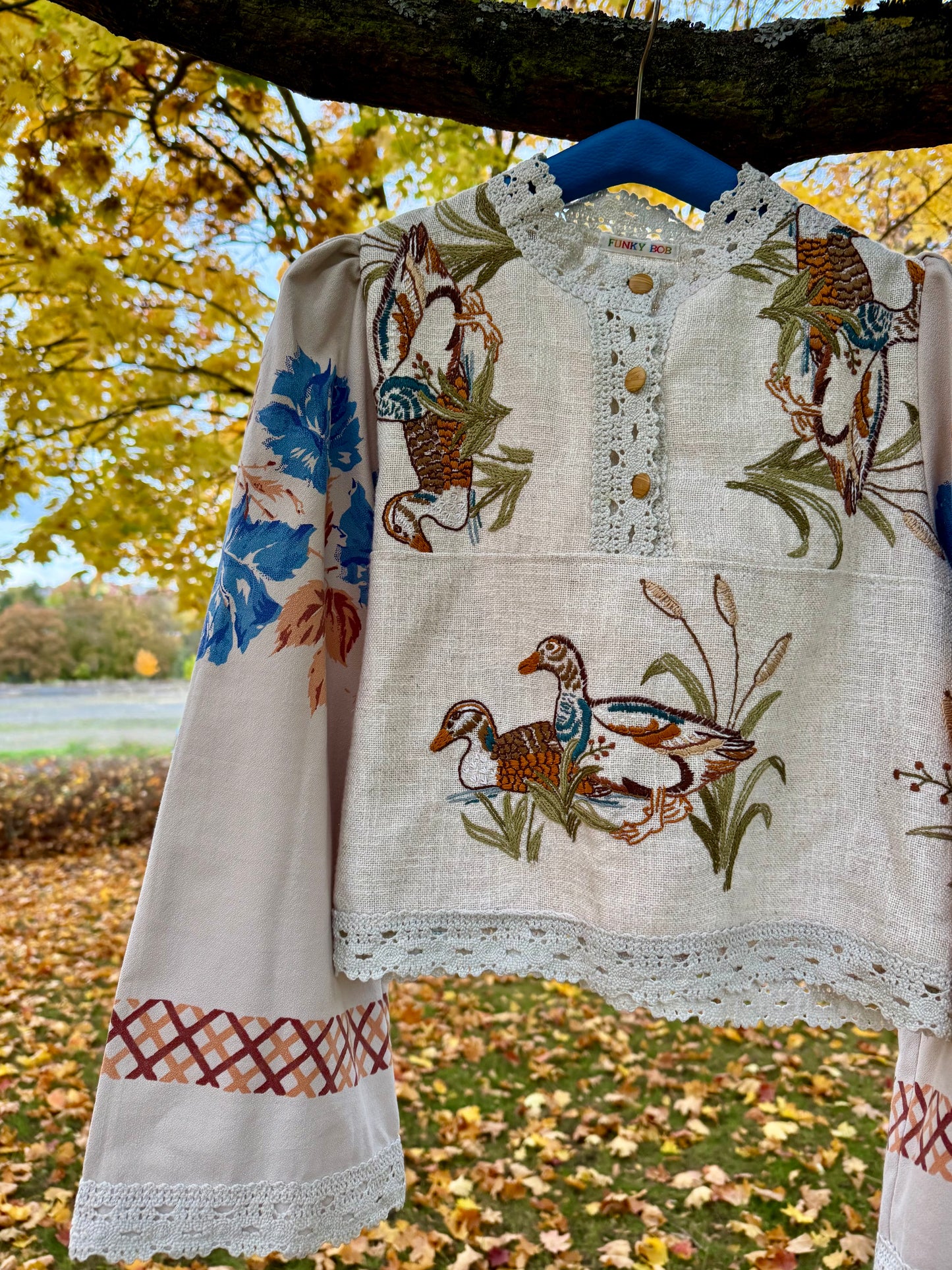 Beige cotton/linen blouse with ducks