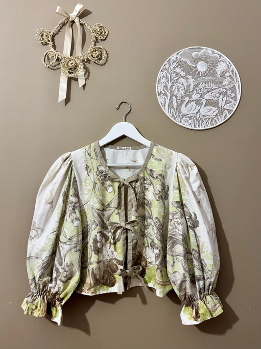 Blouse with hunting pattern
