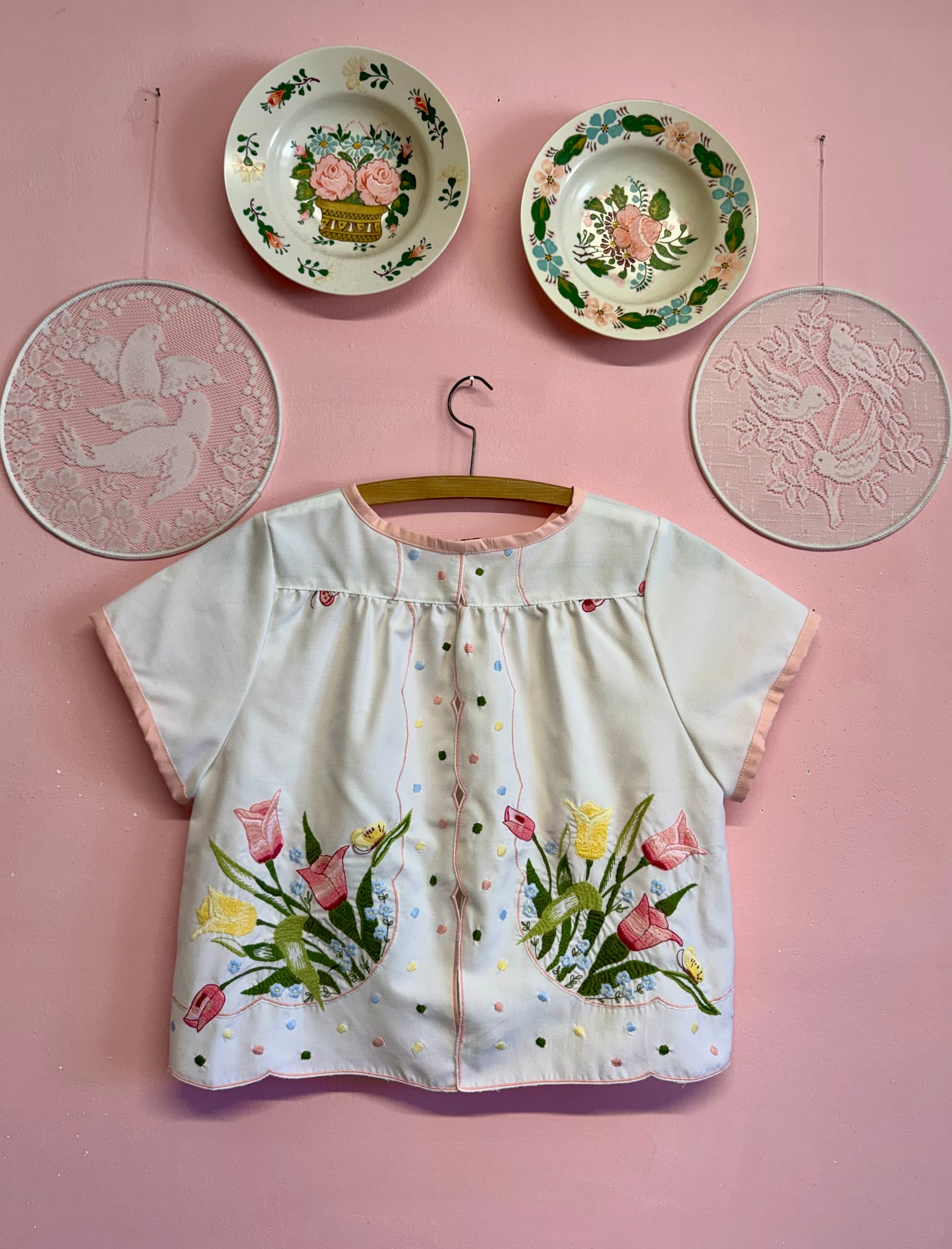 Blouse with tulips