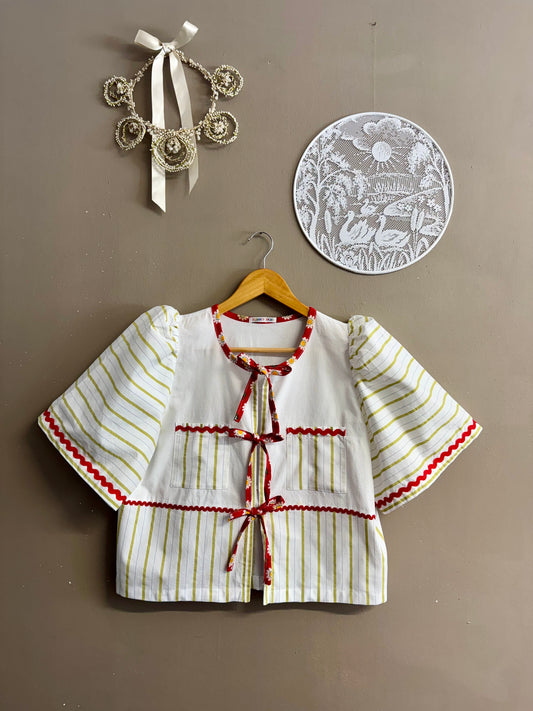 Blouse with loving frogs