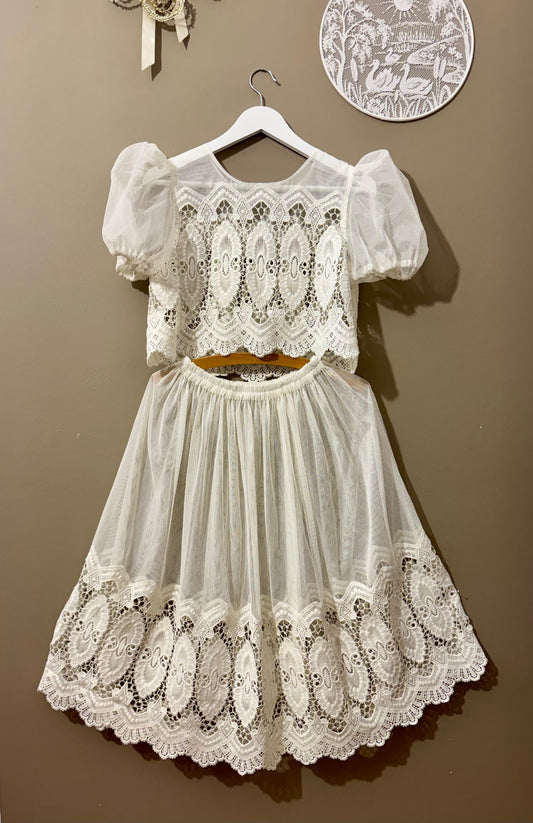 Embroidery curtain twinset
