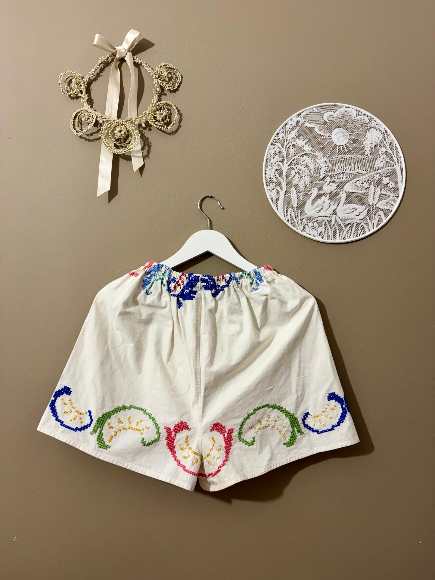 Embroidery short